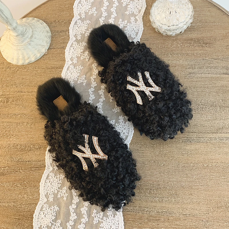 Vesyrion Winter Women Home Fashion Slippers Warm Shoes Cozy Fur Slip On Indoor Plush Crystal Letters Female size 35-39
Vesyrion Winter Women Home Fashion Slippers Warm Shoes Cozy Fur Slip On Indoor Plush Crystal Letters Female size 35-39