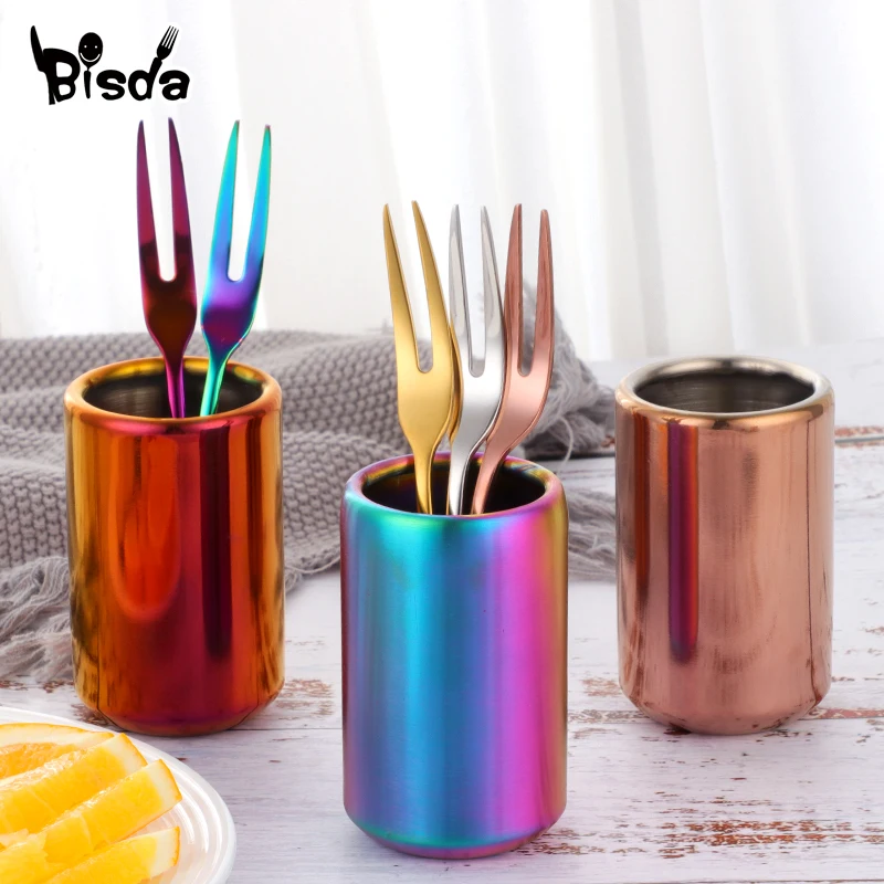 1Pc Fork Holder Dessert Fruit Cake Forks Barrel Holder Putting Straw Toothpick Small Spoon Kit Dinnerware Home Table Party Decor
1Pc Fork Holder Dessert Fruit Cake Forks Barrel Holder Putting Straw Toothpick Small Spoon Kit Dinnerware Home Table Party Decor