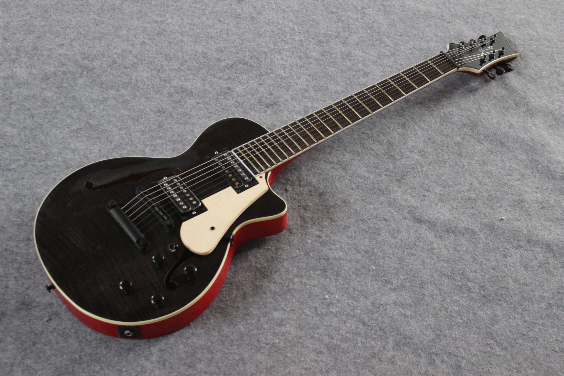 Electric Guitar.black Color handmade 7 stings Guitar ,high quality pickups guitar.real photos
Electric Guitar.black Color handmade 7 stings Guitar ,high quality pickups guitar.real photos