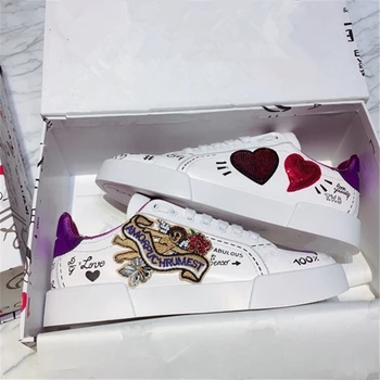 Love Embroidery Casual Shoes White Wedges Lace Up Couple Graffiti Tenis De Mujer Run Sneakers Luxury Fishion Brand 2020 Newest
Love Embroidery Casual Shoes White Wedges Lace Up Couple Graffiti Tenis De Mujer Run Sneakers Luxury Fishion Brand 2020 Newest