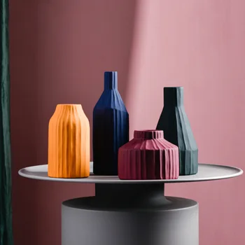 Modern Simple Ceramic Vases Tabletop Vase European Style Home Decoration Black Vase Fashion Flowerpot Creative Gifts
Modern Simple Ceramic Vases Tabletop Vase European Style Home Decoration Black Vase Fashion Flowerpot Creative Gifts