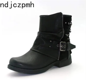 Martin Boots Autumn and Winter New Fashion Round Head Metal Decoration Thick Heel Low-heeled Short Tube Women's Shoes Size 33-43
Martin Boots Autumn and Winter New Fashion Round Head Metal Decoration Thick Heel Low-heeled Short Tube Women's Shoes Size 33-43