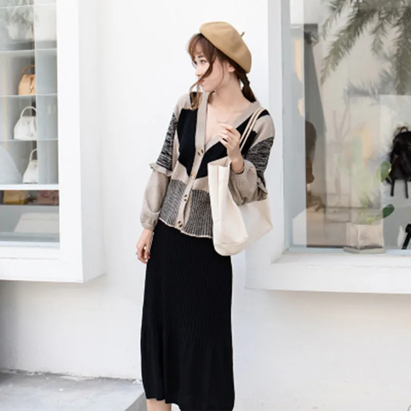 Women High Quality New Autumn Winter Knitted Two Piece Set V-Neck Splicing Cardigan Coat + Sweater Long Skirt Female Sets
Women High Quality New Autumn Winter Knitted Two Piece Set V-Neck Splicing Cardigan Coat + Sweater Long Skirt Female Sets