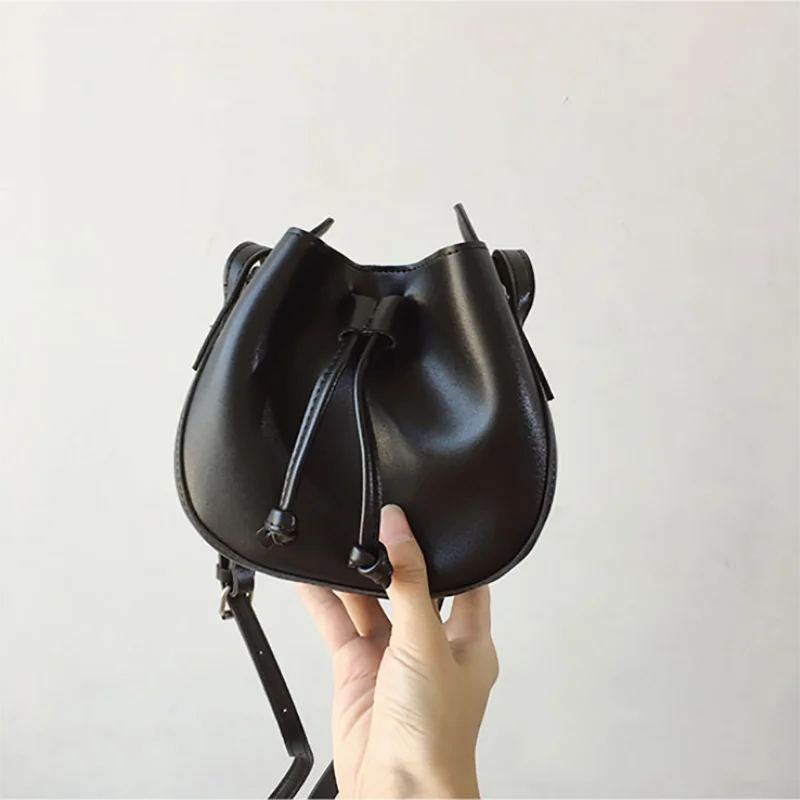 Cute Drawstring Bucket Women Crossbody Bag Casual Solid Color Shoulder Bags Female Pu Leather Messenger Bag Chic Totes Purses
Cute Drawstring Bucket Women Crossbody Bag Casual Solid Color Shoulder Bags Female Pu Leather Messenger Bag Chic Totes Purses