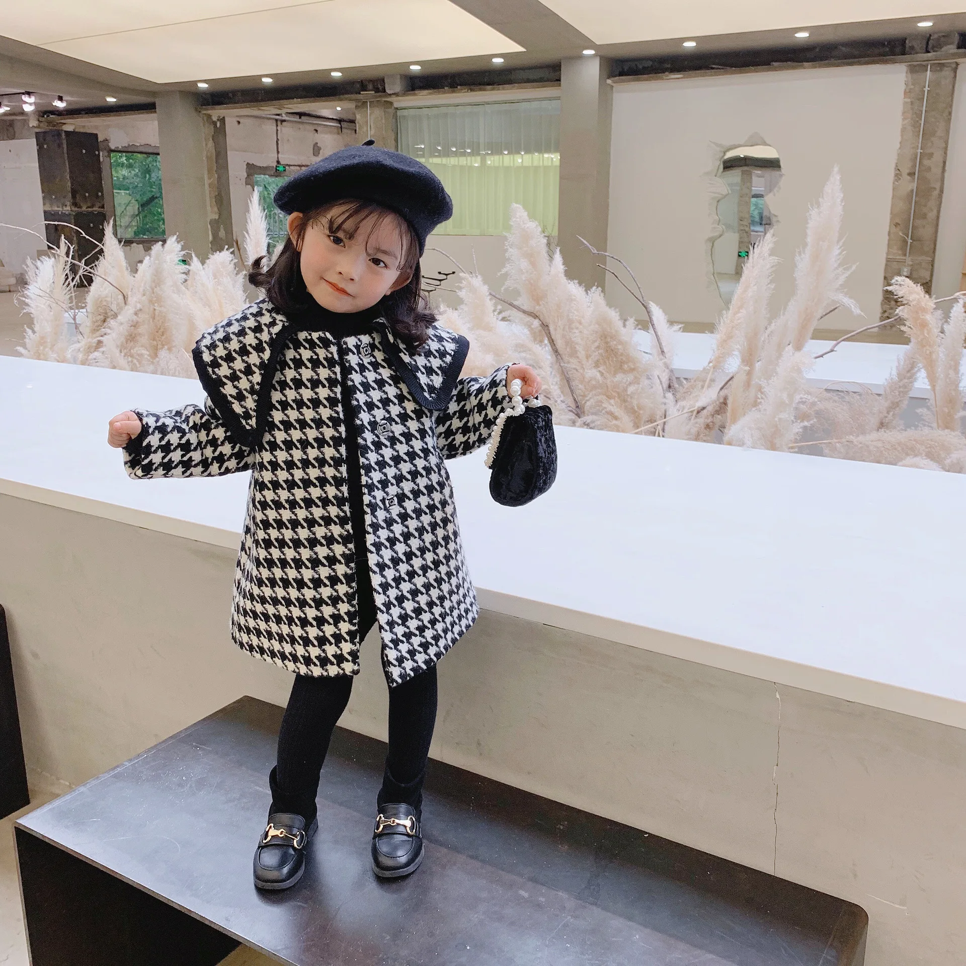 Winter New Arrival korean style cotton houndstooth pattern fashion princess woolen long coat with big collar for baby girls
Winter New Arrival korean style cotton houndstooth pattern fashion princess woolen long coat with big collar for baby girls