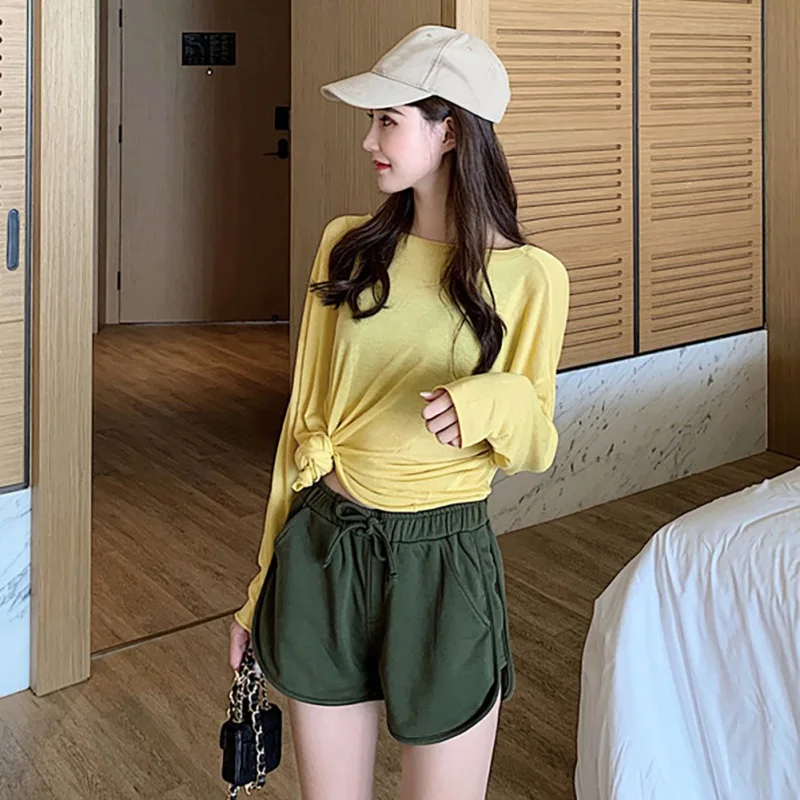 Korean Summer Woman Shorts New Solid Color Wide Leg Loose Casual High Waist Pantalon Corto Mujer Fashion Trend Short Femme 
Korean Summer Woman Shorts New Solid Color Wide Leg Loose Casual High Waist Pantalon Corto Mujer Fashion Trend Short Femme