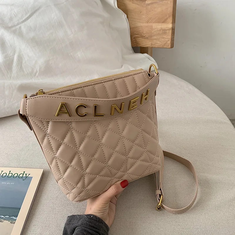 Network hong yang Gas Bag WOMEN'S Bag New Style 2019 Summer Versatile Rhombus Chain Shoulder Bag Rhombus Bucket Bag
Network hong yang Gas Bag WOMEN'S Bag New Style 2019 Summer Versatile Rhombus Chain Shoulder Bag Rhombus Bucket Bag