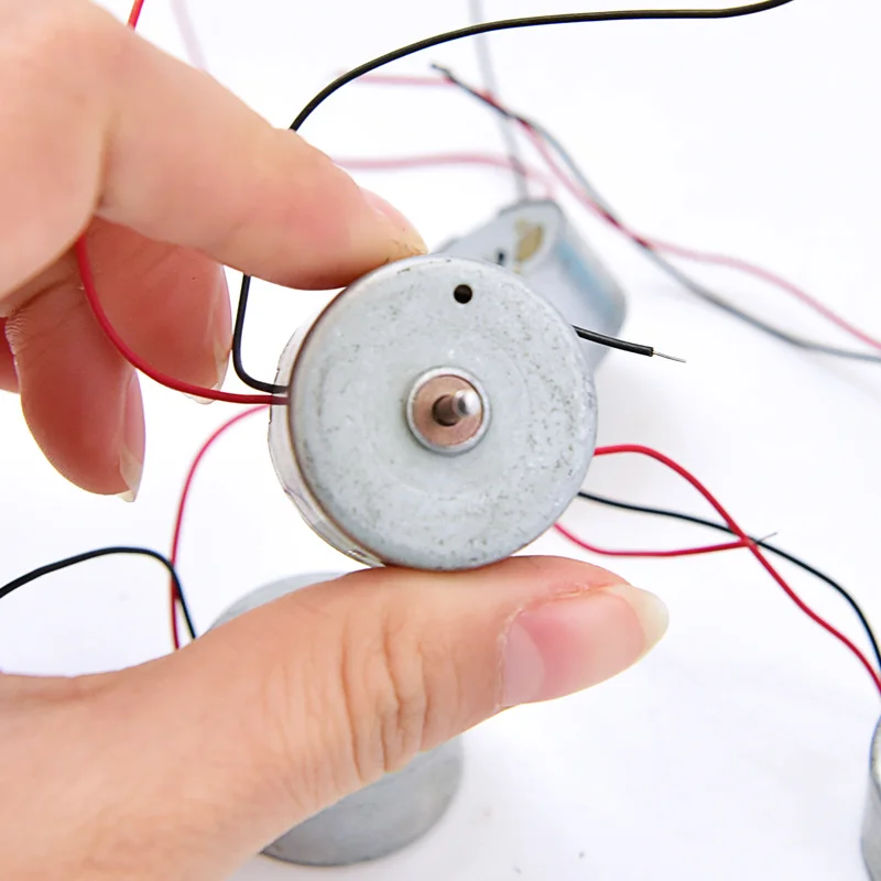 300 solar dc motor micro 1.5v-9v for DIY toys Spare parts 3000rpm / min For battery panels Can generate electricity Accessories
300 solar dc motor micro 1.5v-9v for DIY toys Spare parts 3000rpm / min For battery panels Can generate electricity Accessories