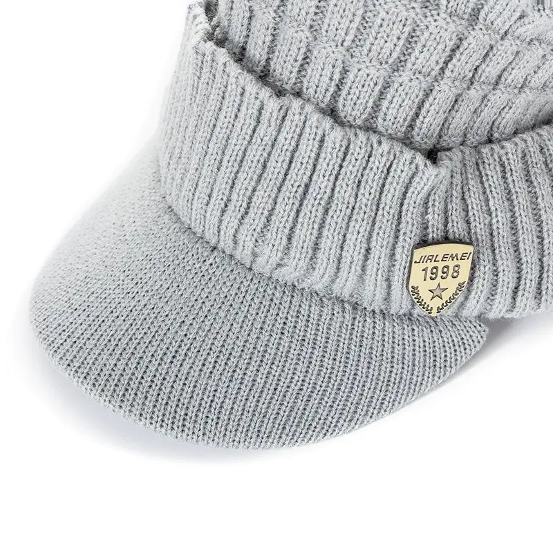 Fur-Lined Beanie Cap with Brim 7 H7438d3407aff490d920f229bc0dcaa7c0