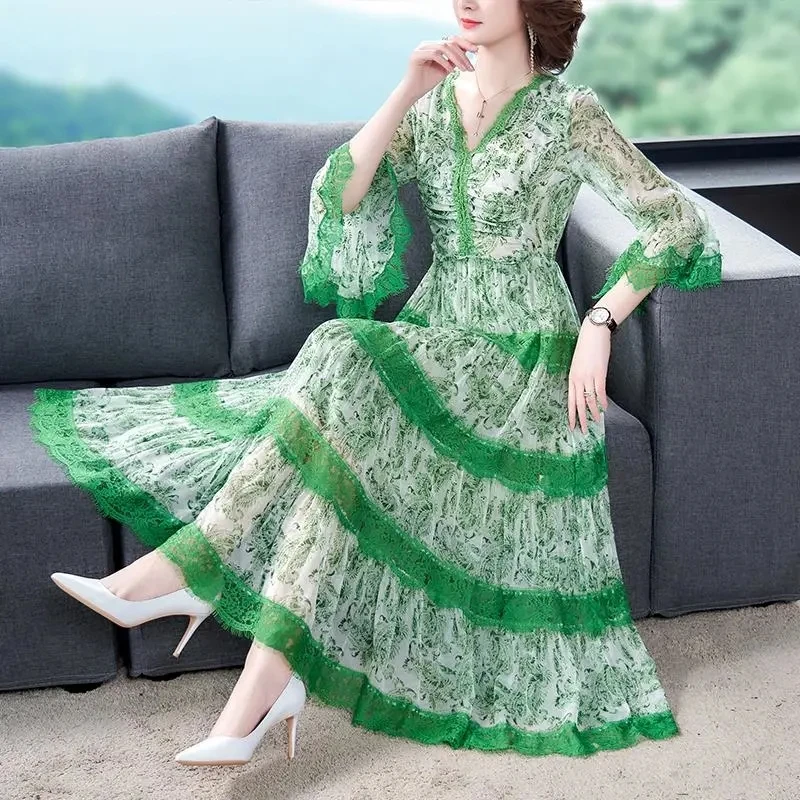 2021 Spring Summer New Female Silk Fashion Print Lace Dresses Elegant Patchwork Floral Women Long Dresses LJ3030
2021 Spring Summer New Female Silk Fashion Print Lace Dresses Elegant Patchwork Floral Women Long Dresses LJ3030