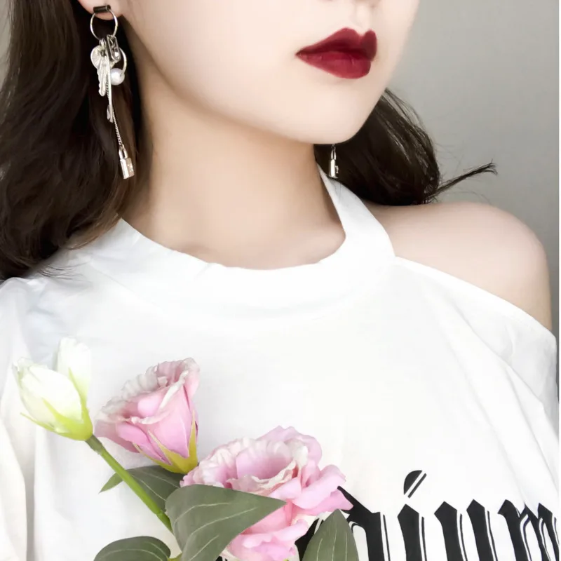 WKOUD EAM 2019 New Woman Brief Personality Pin Key Wild Long Earrings Fashion Female Jewelry Accessories Party Gift 6#JY660
WKOUD EAM 2019 New Woman Brief Personality Pin Key Wild Long Earrings Fashion Female Jewelry Accessories Party Gift 6#JY660