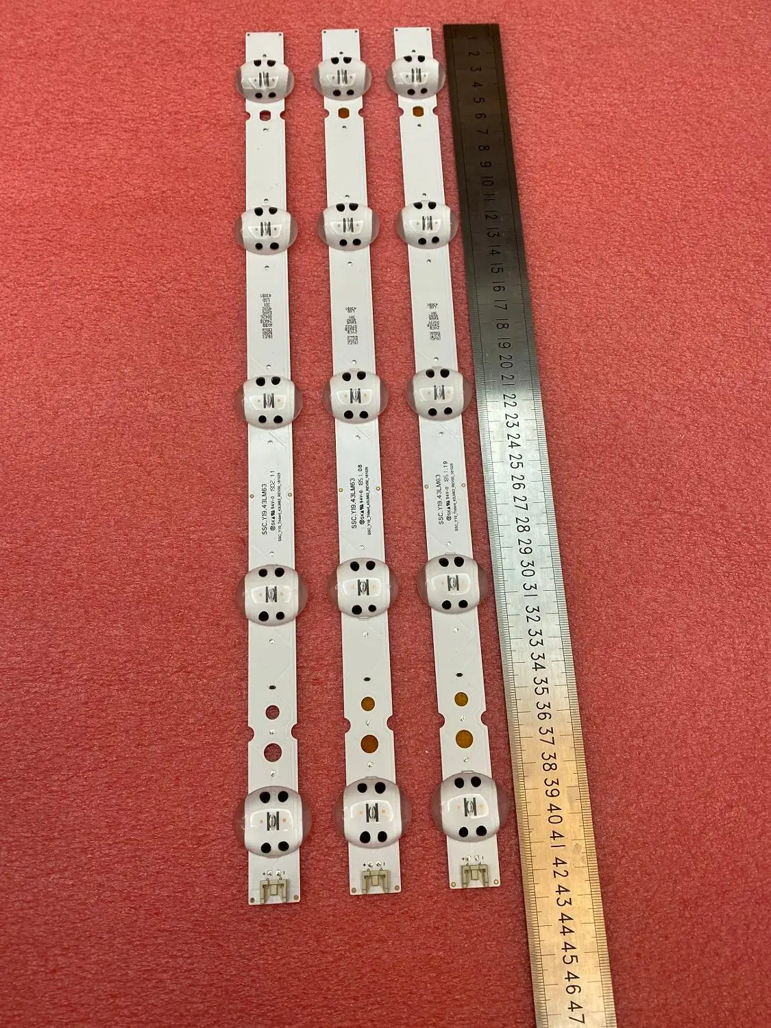 New 3 PCS 5LED(6V) 425mm LED Backlight strip for LG 43inch TV SSC.Y19.43LM63 EAV64592301 SSC_Y19_Trident_43LM63
New 3 PCS 5LED(6V) 425mm LED Backlight strip for LG 43inch TV SSC.Y19.43LM63 EAV64592301 SSC_Y19_Trident_43LM63