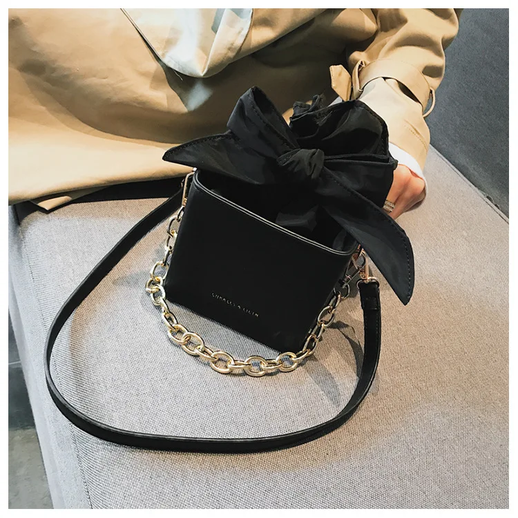 Women's small bag 2019 summer new wave fashion handbag shoulder bag Korean version of the wild Messenger bag casual bucket bag 
Women's small bag 2019 summer new wave fashion handbag shoulder bag Korean version of the wild Messenger bag casual bucket bag