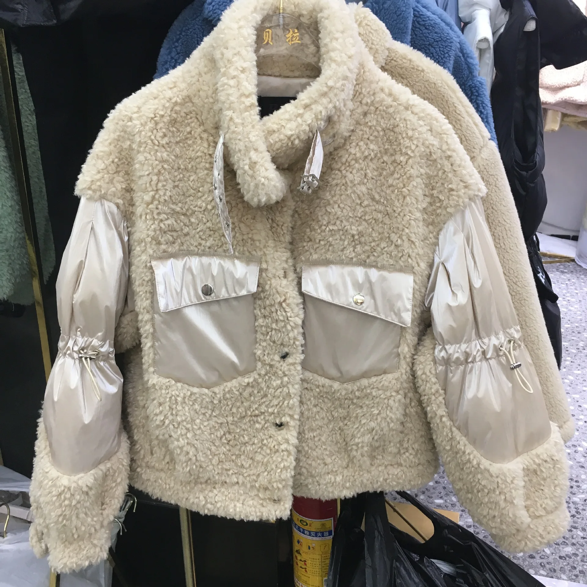 Granule Cashmere Wool Coat Women's Short 2019 Autumn And Winter New Style Korean-style Lambs Wool Joint down Jacket Cotton-padde
Granule Cashmere Wool Coat Women's Short 2019 Autumn And Winter New Style Korean-style Lambs Wool Joint down Jacket Cotton-padde