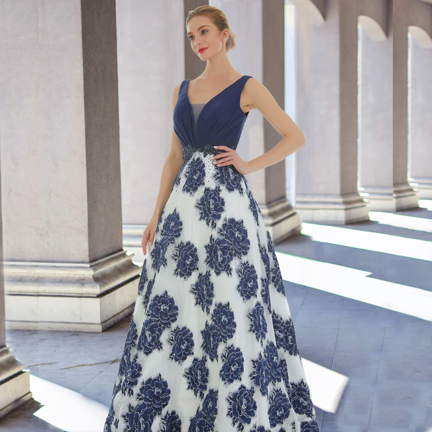 Evening Dresses Applique V-Neck Plus Size A-Line Sweep Train Beaded Lace Sleeveless Party Formal Prom Dress Large Tulle Gowns
Evening Dresses Applique V-Neck Plus Size A-Line Sweep Train Beaded Lace Sleeveless Party Formal Prom Dress Large Tulle Gowns
