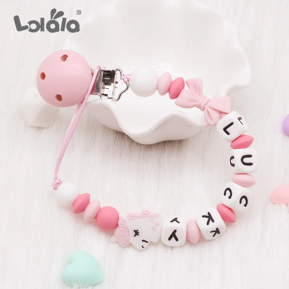 NEW DIY Silicone Baby Pacifier Clip Personalised Name Bow Pacifier Chain Baby Teething Soother Chew Toy Dummy Clips Shower Gift
NEW DIY Silicone Baby Pacifier Clip Personalised Name Bow Pacifier Chain Baby Teething Soother Chew Toy Dummy Clips Shower Gift
