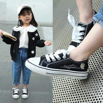 KushyShoo 2020 Spring Children Shoes Boys Korean Embroidered Little Daisy Kids Shoes for Girl Toddler Classical Canvas Shoes
KushyShoo 2020 Spring Children Shoes Boys Korean Embroidered Little Daisy Kids Shoes for Girl Toddler Classical Canvas Shoes