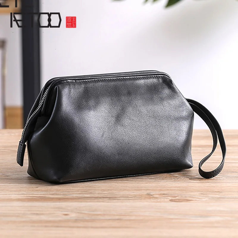 AETOO Leather handbag, men's leisure large-capacity collection bag, head leather men's hand bag
AETOO Leather handbag, men's leisure large-capacity collection bag, head leather men's hand bag