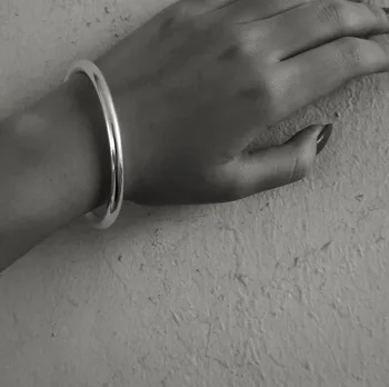 Korean S925 sterling silver simple 4mm buckle streamer circle smooth body bracelet brangle
Korean S925 sterling silver simple 4mm buckle streamer circle smooth body bracelet brangle