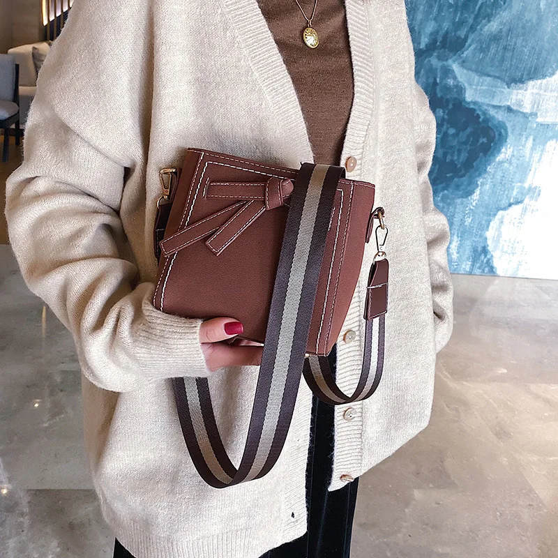 Autumn And Winter New Style 2019 Versatile Glorious Shoulder Bucket Bag Fashion Broadband Network Red Shoulder Bag Fashion Dull
Autumn And Winter New Style 2019 Versatile Glorious Shoulder Bucket Bag Fashion Broadband Network Red Shoulder Bag Fashion Dull
