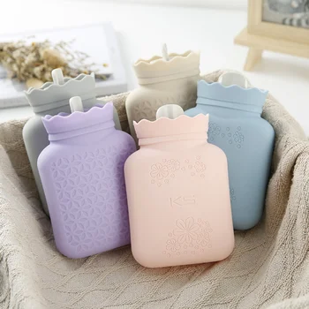 Hot Warmer Hot Water Bottle Microwave Heating Bottle Silicone Hot Water Bag with Knit Cover Gift for Birthday Christmaso
Hot Warmer Hot Water Bottle Microwave Heating Bottle Silicone Hot Water Bag with Knit Cover Gift for Birthday Christmaso