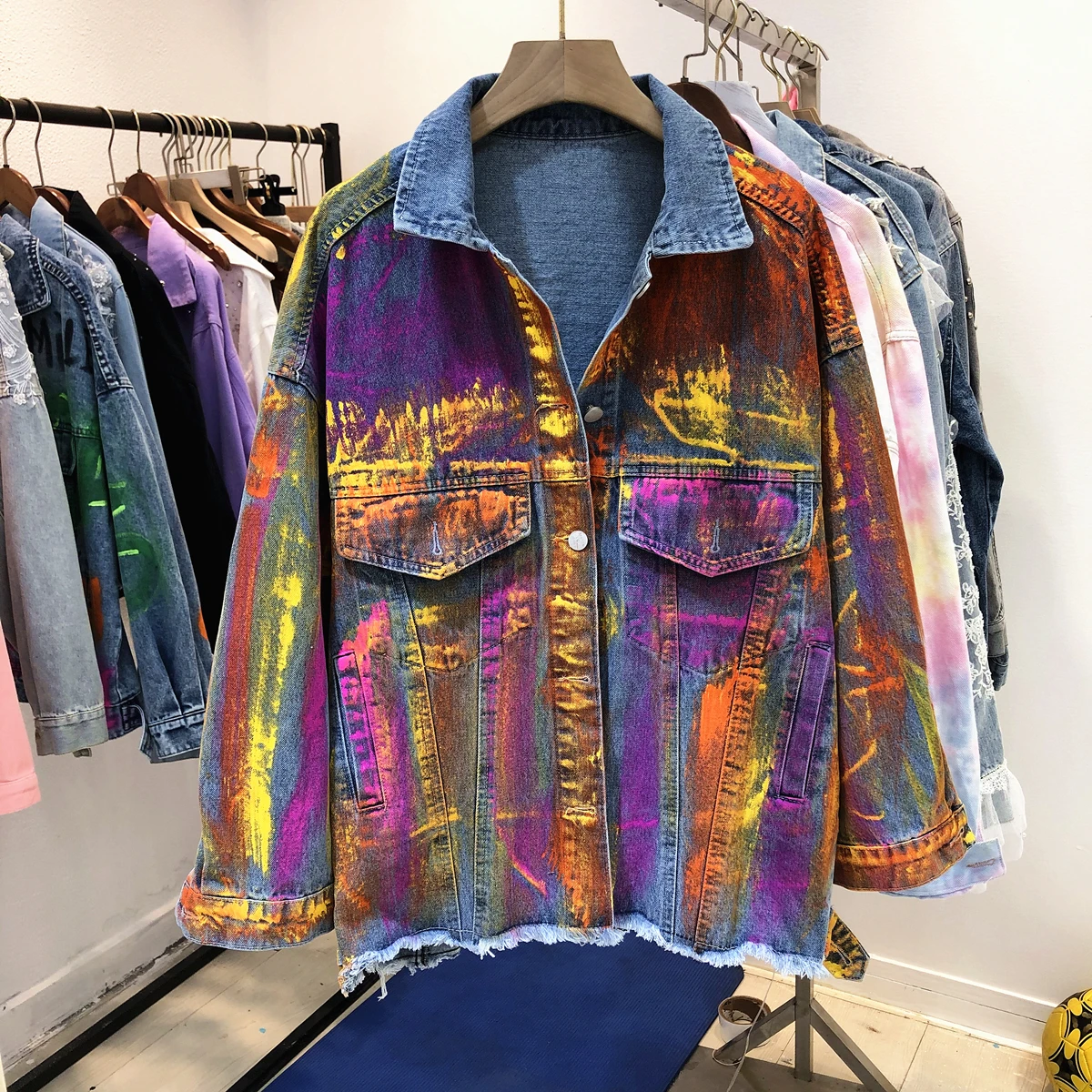 2020 Summer Autumn New Street Denim Coat Outwear Female Gradient Color Graffiti Women Loose Jeans Jacket Student Cowboy Tops
2020 Summer Autumn New Street Denim Coat Outwear Female Gradient Color Graffiti Women Loose Jeans Jacket Student Cowboy Tops
