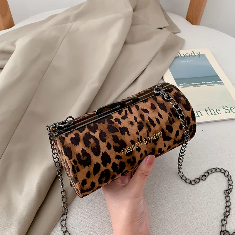 Women Handbag Small Velvet 2019 Winter New Boston Brand Designer Leopard Small Round Crossbody Bag Chain Shoulder Messenger Bag
Women Handbag Small Velvet 2019 Winter New Boston Brand Designer Leopard Small Round Crossbody Bag Chain Shoulder Messenger Bag