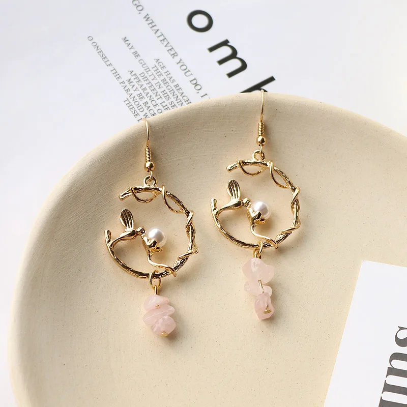 2019 New Vintage Simulated Pearl Magpie Bird Animal Tree Branch Circle Irregular Natural Stone Drop Earrings for Women Jewelry
2019 New Vintage Simulated Pearl Magpie Bird Animal Tree Branch Circle Irregular Natural Stone Drop Earrings for Women Jewelry