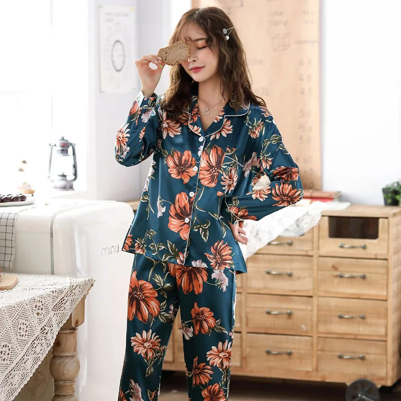 Spring And Autumn Long Sleeve Trousers Big Flower Blue Fold-down Collar Model Silk Pajamas WOMEN'S Suit 
Spring And Autumn Long Sleeve Trousers Big Flower Blue Fold-down Collar Model Silk Pajamas WOMEN'S Suit