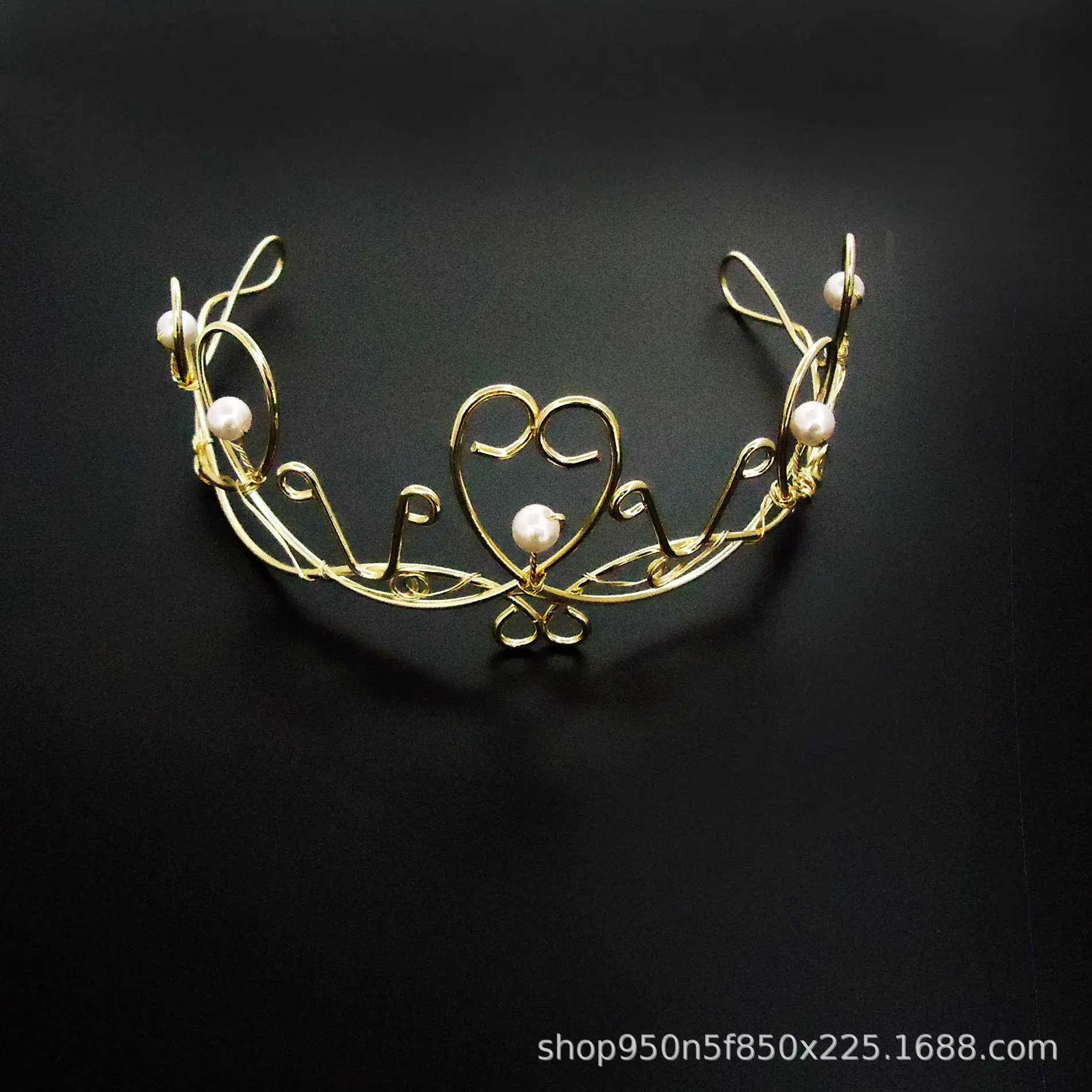 Yiwu Handmade Iron Wire Crown Cake Decoration Pearl Crown Exquisite Model Cake Desk Ornament
Yiwu Handmade Iron Wire Crown Cake Decoration Pearl Crown Exquisite Model Cake Desk Ornament