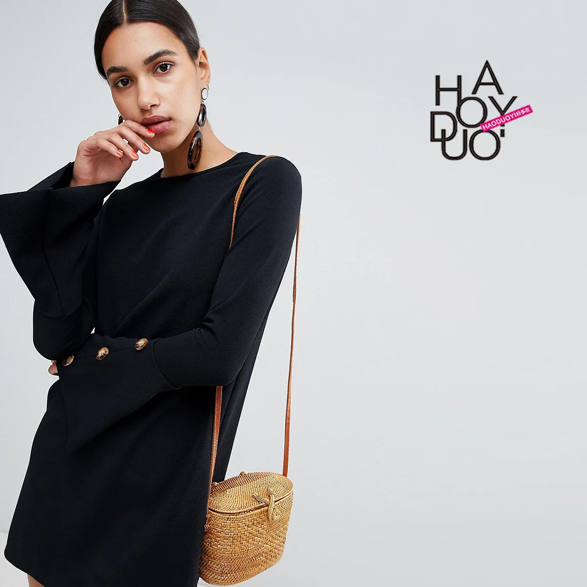 Haoduoyi European And American Minimalist Elegant Commuting Solid Color Bell Sleeve Contrast Color Retro Button Dress
Haoduoyi European And American Minimalist Elegant Commuting Solid Color Bell Sleeve Contrast Color Retro Button Dress