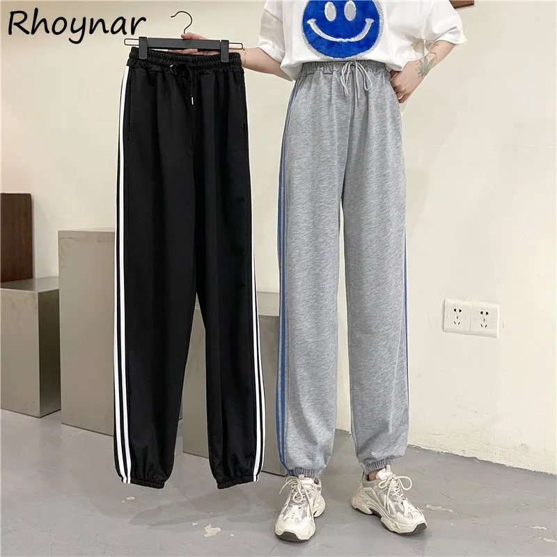 Брюки женские в винтажном стиле, Джоггеры в полоску сбоку, женская уличная одежда с завышенной талией, повседневные универсальные модные брюки в стиле Харадзюку для колледжа, осень
Брюки женские в винтажном стиле, Джоггеры в полоску сбоку, женская уличная одежда с завышенной талией, повседневные универсальные модные брюки в стиле Харадзюку для колледжа, осень