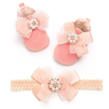 Cute Baby Winter Warm Fleece Prewalkers with bow + Headband 2PC shoes set for Kids 0-12Months 
Cute Baby Winter Warm Fleece Prewalkers with bow + Headband 2PC shoes set for Kids 0-12Months
