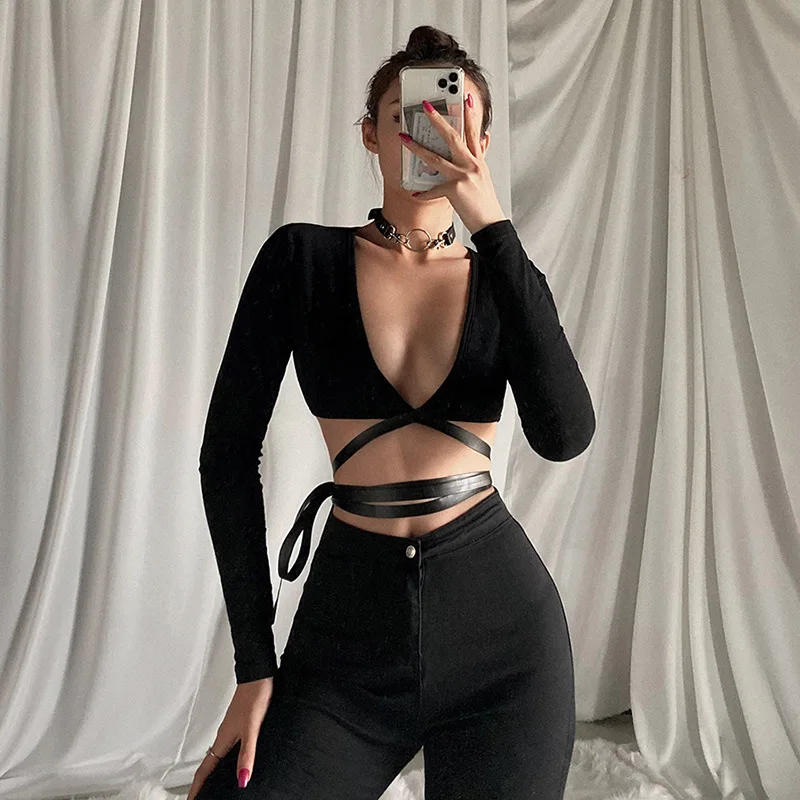 Gothic Black Women V-Neck Low Cut Long Sleeve Cross Bandage Bow Slim Crop Tops Goth Female Streetwear Solid Color Short T-shirt
Gothic Black Women V-Neck Low Cut Long Sleeve Cross Bandage Bow Slim Crop Tops Goth Female Streetwear Solid Color Short T-shirt