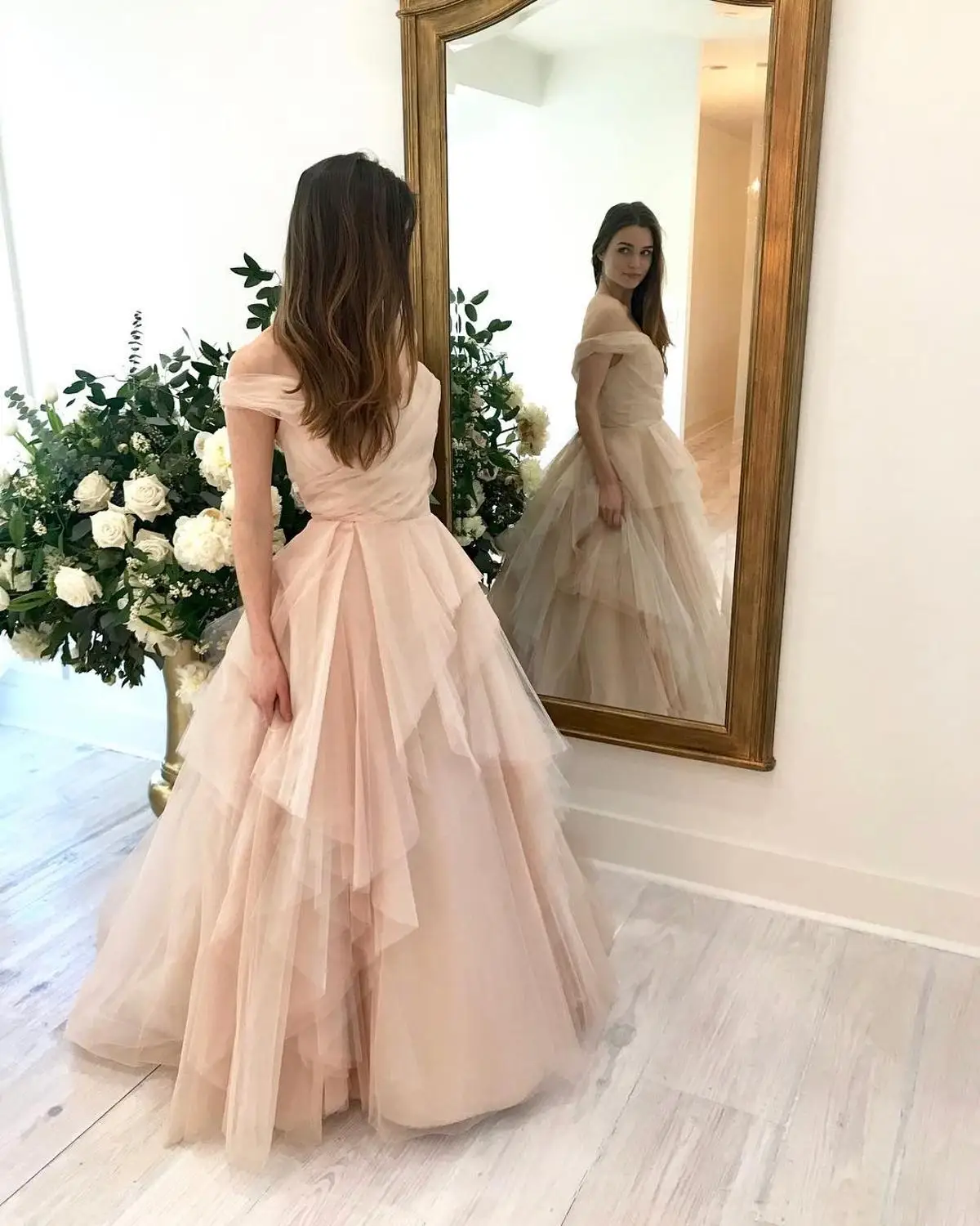 Charming Off the Shoulder Pleat Dinner Dress Unique A-line Women Plus Size Evening Gown robe de soiree
Charming Off the Shoulder Pleat Dinner Dress Unique A-line Women Plus Size Evening Gown robe de soiree