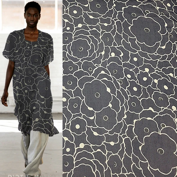 Floral on nvay blue background silk georgette gauze fabric for summer,SCG544
Floral on nvay blue background silk georgette gauze fabric for summer,SCG544
