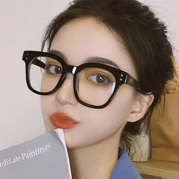 2020 new fashion M nail glasses frame fashionable classic ins frame glasses can be matched with myopia retro plain glasses 
2020 new fashion M nail glasses frame fashionable classic ins frame glasses can be matched with myopia retro plain glasses