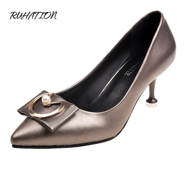Hot Women Shoes Pointed Toe Pumps Kitten Heels Patent Leather Dress Slip-On Office Lady Shoes Red Plus Size 34-44
Hot Women Shoes Pointed Toe Pumps Kitten Heels Patent Leather Dress Slip-On Office Lady Shoes Red Plus Size 34-44