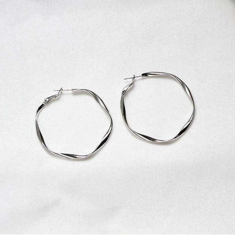 Women's Big Hoop Earrings Fashion Personality Exaggerated Korean Earrings Tide Ear Hoop Fashion Jewelry
Women's Big Hoop Earrings Fashion Personality Exaggerated Korean Earrings Tide Ear Hoop Fashion Jewelry