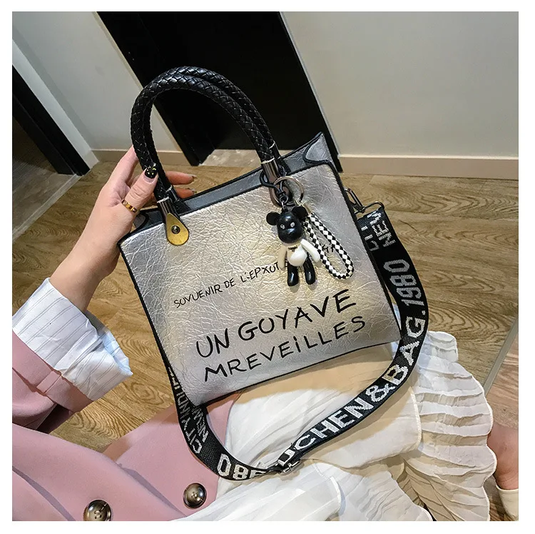 Bag Female 2019 New Tide Shoulder European American Style Retro Letter Messenger Handbag Luxury Handbags Women Bags Designer
Bag Female 2019 New Tide Shoulder European American Style Retro Letter Messenger Handbag Luxury Handbags Women Bags Designer