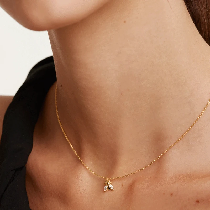 ROMAD Punk Bee Pendant Necklace For Women Fashion Insect Zircon Chain 925 Sterling Silver Collares Fine Jewelry bijoux femme
ROMAD Punk Bee Pendant Necklace For Women Fashion Insect Zircon Chain 925 Sterling Silver Collares Fine Jewelry bijoux femme
