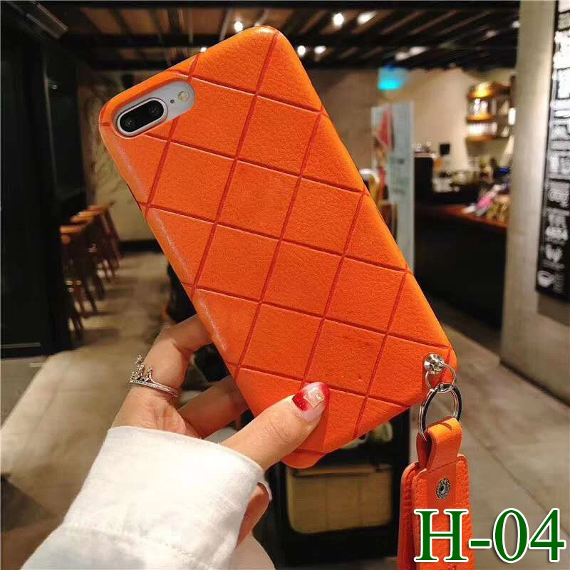 118-H04 Luxury Brand HM Tag Classic Wriststrap Phone Case For iPhone 11 12 Pro Mini X XR XS Max 7 8 Plus SE2 Phone Cover
118-H04 Luxury Brand HM Tag Classic Wriststrap Phone Case For iPhone 11 12 Pro Mini X XR XS Max 7 8 Plus SE2 Phone Cover