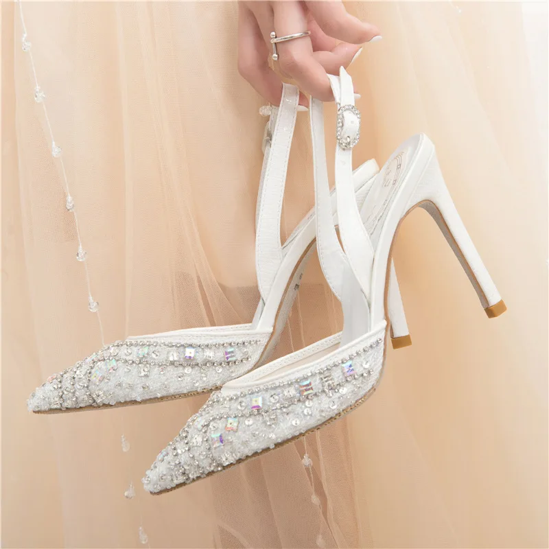 Spring and summer new sexy pointed rhinestone stiletto shoes women's banquet dress wild custom small size bridal wedding sandals
Spring and summer new sexy pointed rhinestone stiletto shoes women's banquet dress wild custom small size bridal wedding sandals