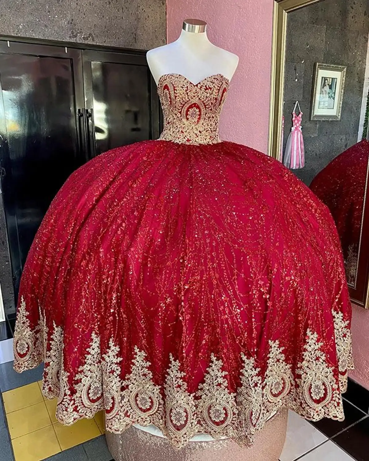 2020 Red Sequined Ball Gown Quinceanera Dresses Beads Sweet 16 Dress Girls Pageant Gowns vestido de 15 anos años quinceañera
2020 Red Sequined Ball Gown Quinceanera Dresses Beads Sweet 16 Dress Girls Pageant Gowns vestido de 15 anos años quinceañera