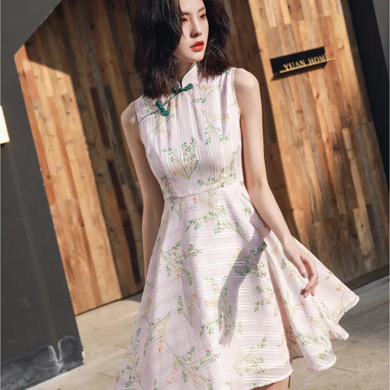 2019 Spring And Summer New Elegent Women Sleeveless Stand Collar Dresse Short Chiffon Female Small A Retro Girl Cheongsam 
2019 Spring And Summer New Elegent Women Sleeveless Stand Collar Dresse Short Chiffon Female Small A Retro Girl Cheongsam