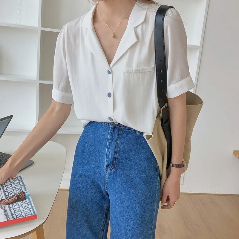 Shirt Women 2020 Summer New Solid Color Loose V-neck Fashion Top Design Sense Small Temperament Commuter Short Sleeve Shirt
Shirt Women 2020 Summer New Solid Color Loose V-neck Fashion Top Design Sense Small Temperament Commuter Short Sleeve Shirt