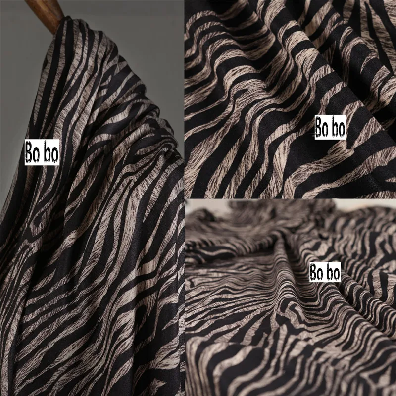 45*145cm Brown zebra-grain suede suede leather reinforced designer composite fabric
45*145cm Brown zebra-grain suede suede leather reinforced designer composite fabric