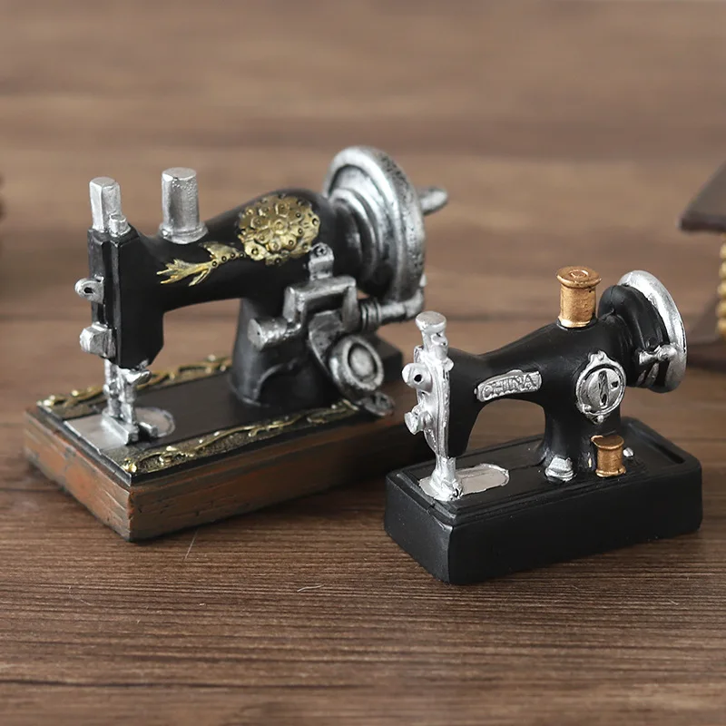 European Retro Nostalgic Mini Sewing Machine Resin Ornaments Desktop Living Room Wine Cabinet Decorations Small Furnishings
European Retro Nostalgic Mini Sewing Machine Resin Ornaments Desktop Living Room Wine Cabinet Decorations Small Furnishings