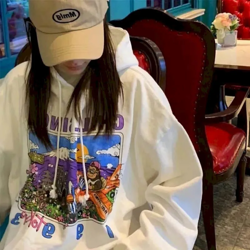 Тонкая футболка с капюшоном в стиле преппи для женщин, новинка осень 2022, корейский студенческий Свободный Топ с мультяшным принтом и длинными рукавами, мужская Толстовка
Тонкая футболка с капюшоном в стиле преппи для женщин, новинка осень 2022, корейский студенческий Свободный Топ с мультяшным принтом и длинными рукавами, мужская Толстовка