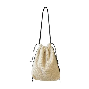 2019 autumn and winter new fur bag female simple Korean version of the Messenger bag bag wild shoulder bag shopping bag
2019 autumn and winter new fur bag female simple Korean version of the Messenger bag bag wild shoulder bag shopping bag